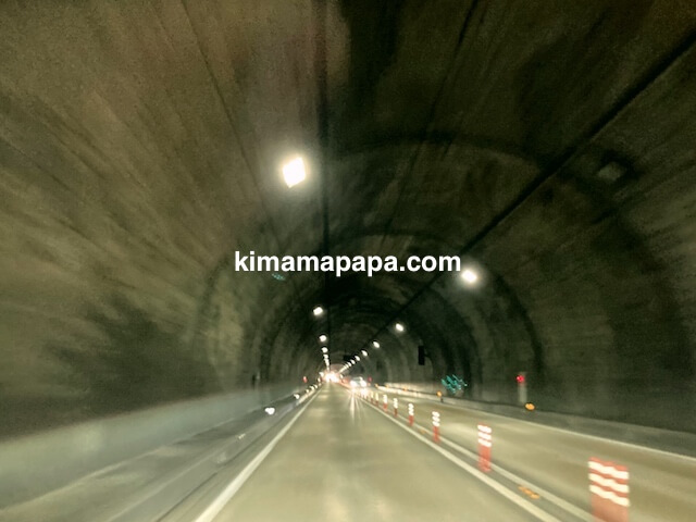 中部縦貫自動車道、松岡インター付近のトンネル