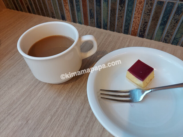 福井市のドーミーイン福井、朝食バイキングのコーヒーと安納芋ケーキ