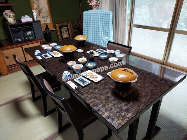 福井県小浜市のもりした、朝食のテーブル