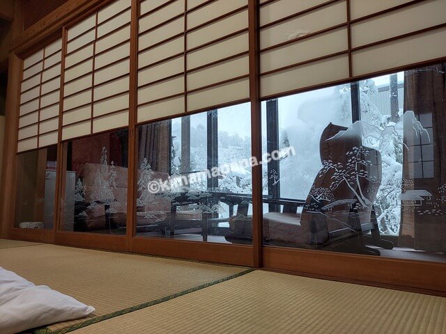 福井県大野市の扇屋、旧館お部屋の雪見障子