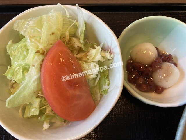 福井市まる八、特製おろしセットのサラダと白玉だんご