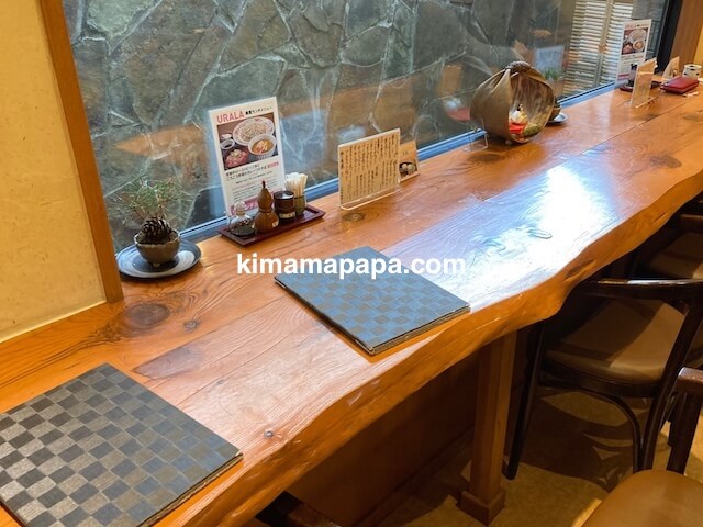 福井市、たからやのカウンター席
