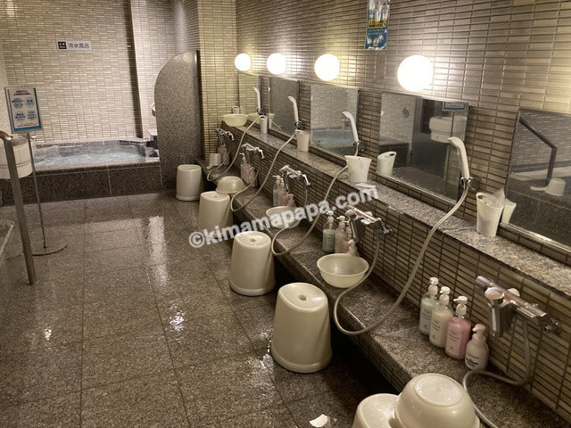 敦賀マンテンホテル、大浴場の洗い場