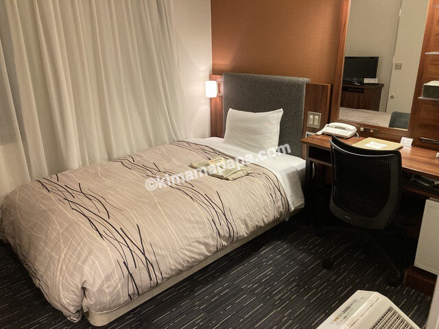 敦賀マンテンホテル、シングルルームのベッド