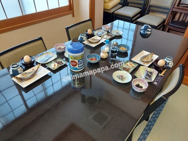 福井県若狭町の幸楽、朝食テーブル