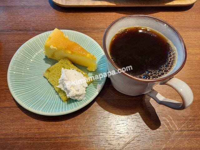 福岡県福岡市のダイワロイネットホテル博多冷泉、朝食のコーヒーとケーキ