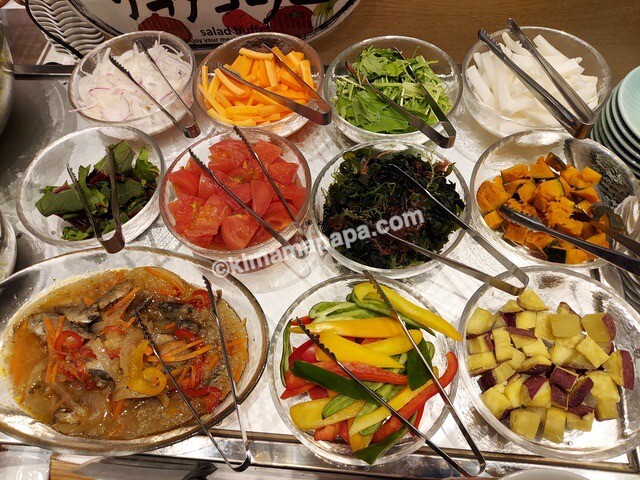 福岡県福岡市のダイワロイネットホテル博多冷泉、朝食のサラダ