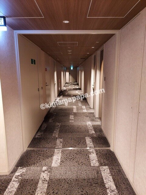 福岡県福岡市、ダイワロイネットホテル博多冷泉の客室廊下