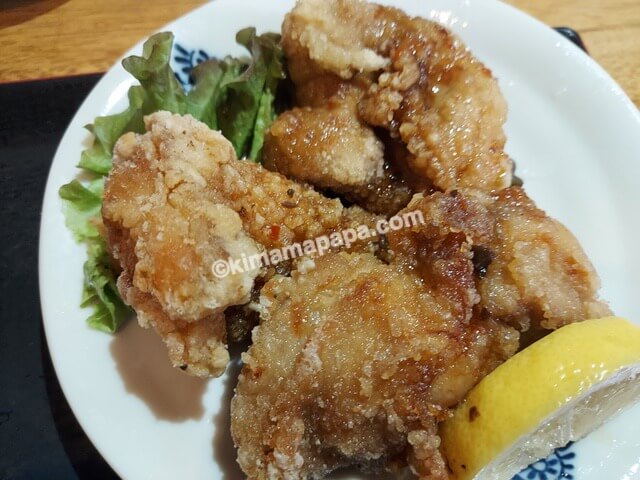 福岡県福岡市の博多ごまさば屋、ごまさばと鶏の唐揚げ定食の唐揚げ