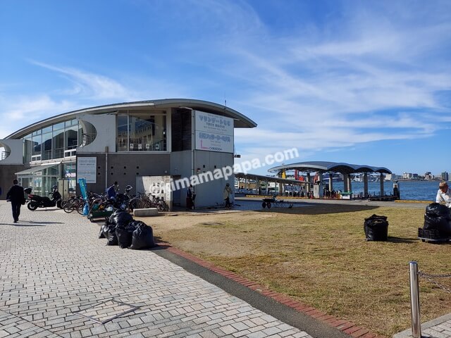 福岡県北九州市の門司港旅客船ターミナル