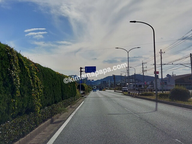 福岡県北九州市、県道25号線の新門司（フェリー）入口交差点付近