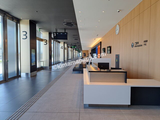 東京都大田区の羽田エアポートガーデン1階、バスターミナルの待合室