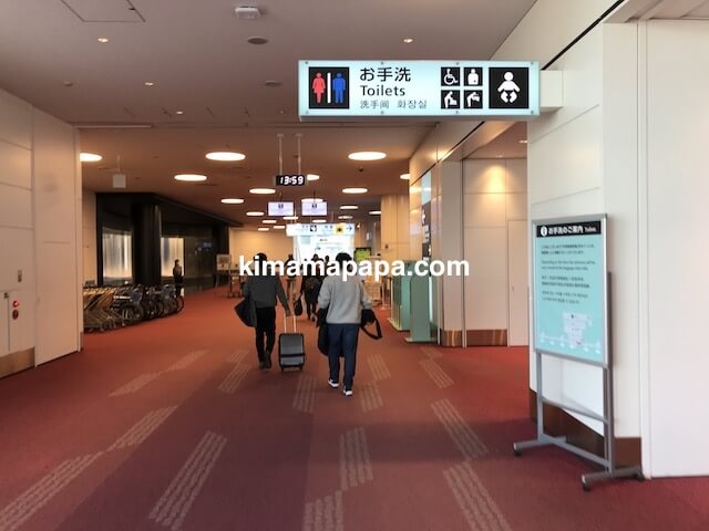 羽田空港第3ターミナル、入国審査への通路