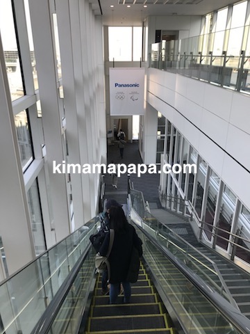 羽田第3ターミナル、ゲートからPBBへのエスカレーター