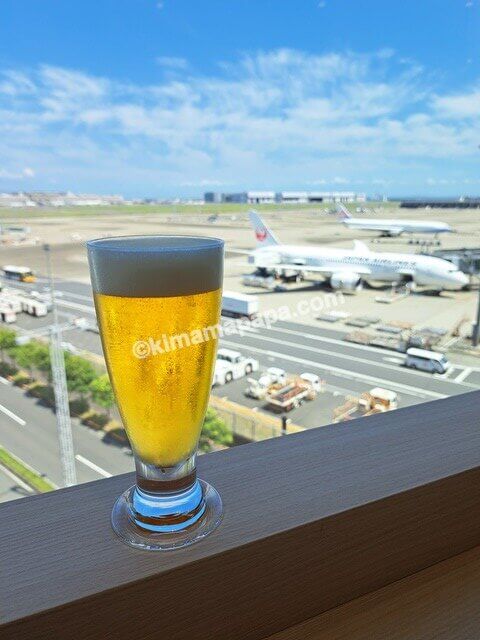 羽田第3ターミナル、4階JALサクララウンジのビール