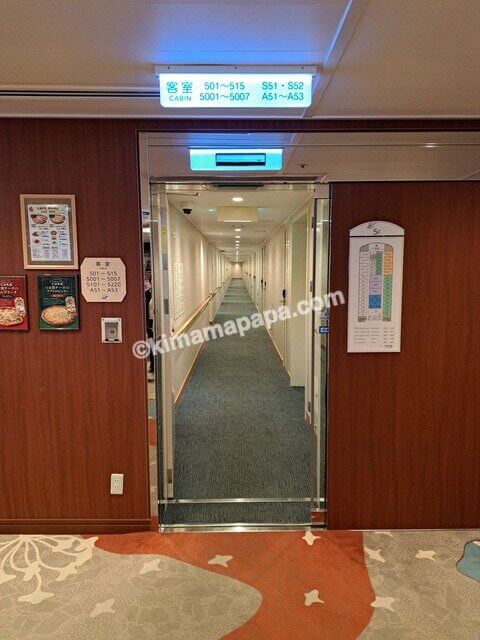 小樽港→新潟港の新日本海フェリーらべんだあ、5階右舷側の客室通路