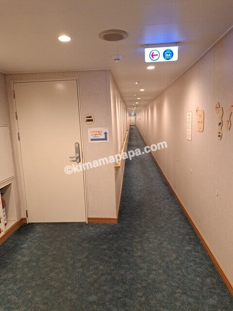 小樽港→新潟港の新日本海フェリーらべんだあ、4階駐車場入口