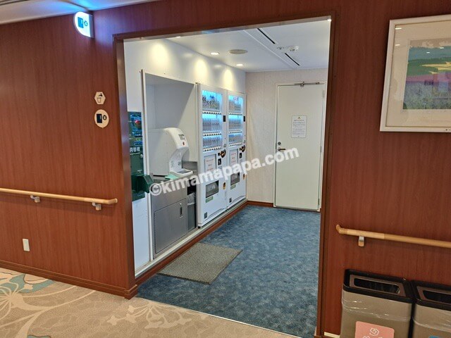 小樽港→新潟港の新日本海フェリーらべんだあ、4階自販機コーナー