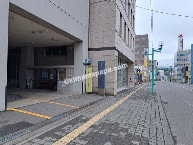 北海道小樽市、オーセントホテル小樽の駐車場入口