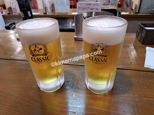 北海道小樽市、銘酒角打ちセンターたかのの生ビール