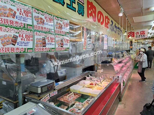 北海道小樽市の南樽市場、肉のふかさわの外観