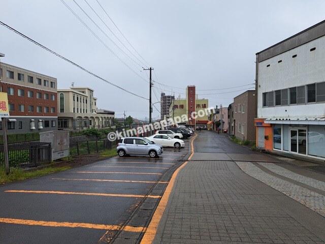 北海道小樽市、南樽市場の駐車場