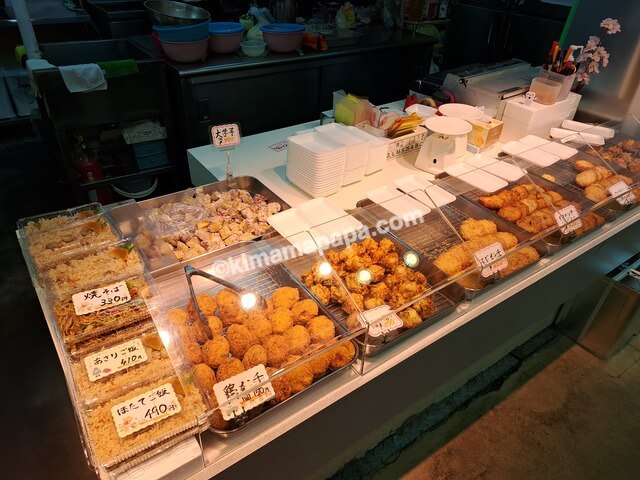 北海道小樽市の南樽市場、おかずのささきの揚げ物