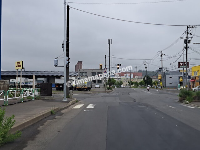 北海道小樽市、小樽港縦貫線と勝納埠頭線との交差点