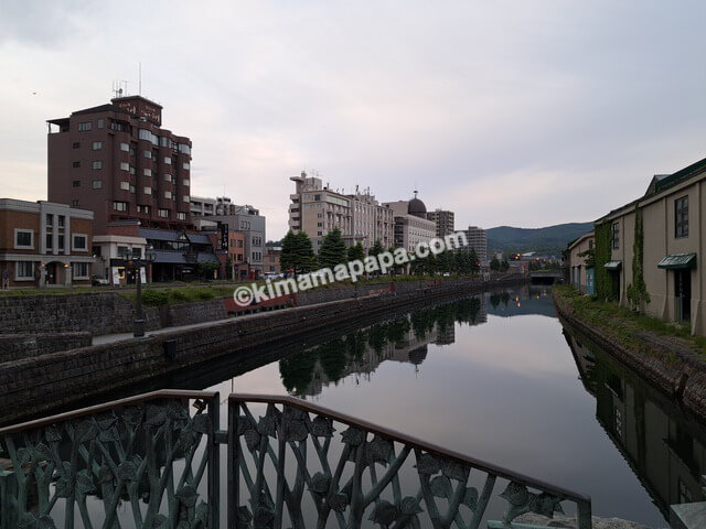 北海道小樽市、浅草橋街園から見える小樽運河