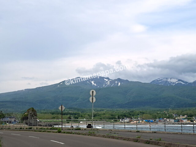 北海道積丹町、県道913号線から見える積丹岳