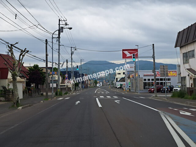 北海道余市町、国道5号線からニッカウヰスキー余市蒸溜所へ向かう交差点