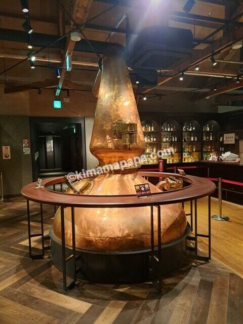北海道余市町のニッカウヰスキー余市蒸溜所、ニッカミュージアムの試飲コーナーの発酵タンク