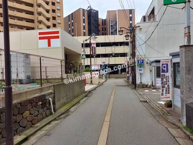 石川県金沢市のホテルフォルツァ金沢、駐車場への道