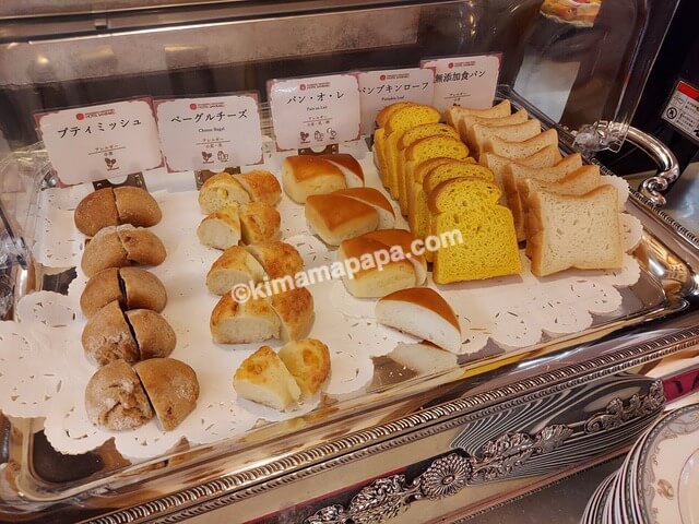 石川県金沢市のホテル山楽、朝食バイキングのパン