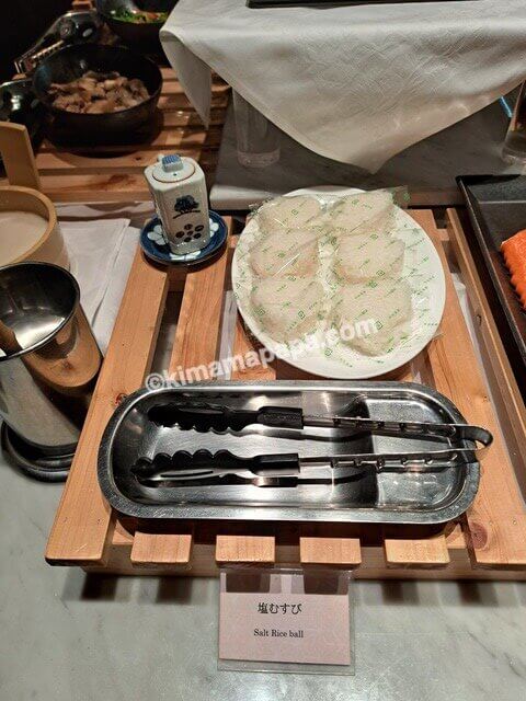 石川県金沢市の金沢東急ホテル、朝食の塩むすび