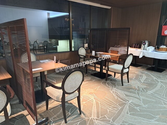 石川県金沢市の金沢東急ホテル、朝食のテーブル席