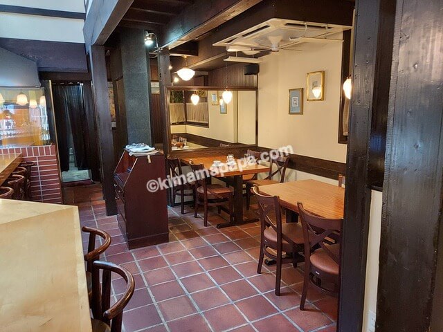 石川県金沢市のオステリア・デル・カンパーニュ、コースランチのテーブル席