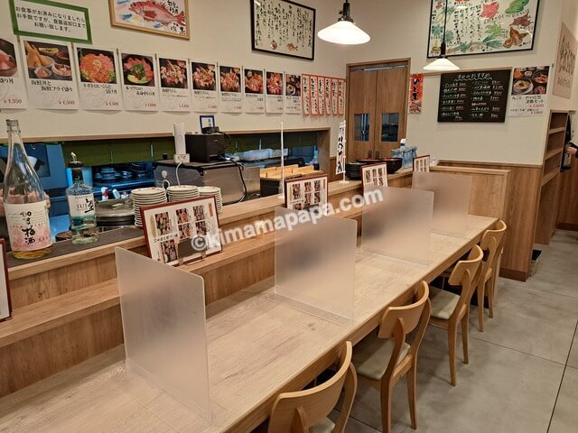 石川県金沢市、魚がし食堂金沢駅Rinto店のカウンター席