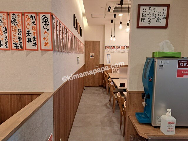 石川県金沢市、魚がし食堂金沢駅Rinto店のテーブル席
