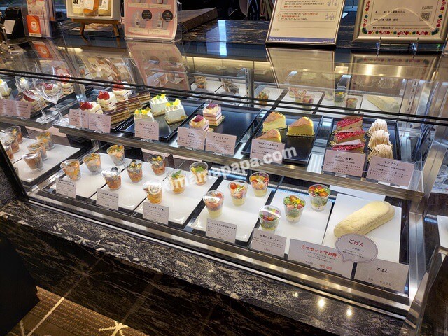 石川県金沢市、ラウンジマレ・ドールのケーキ