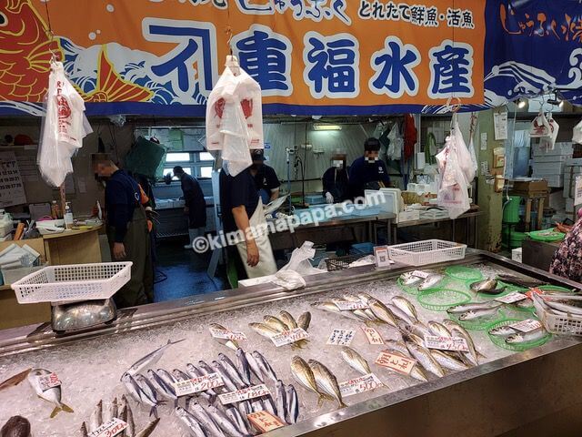 石川県金沢市の金沢港いきいき魚市、重福水産の外観