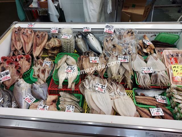 石川県金沢市の金沢港いきいき魚市、海道物産の干物