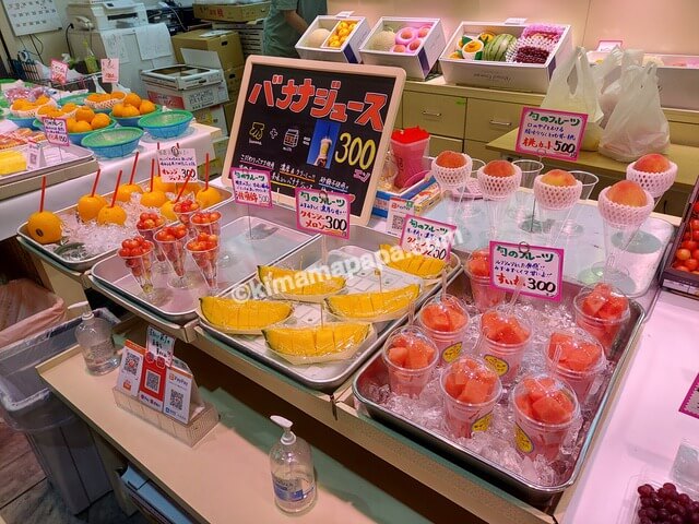 石川県金沢市の近江町いちば、フルーツ坂野の果物ジュース