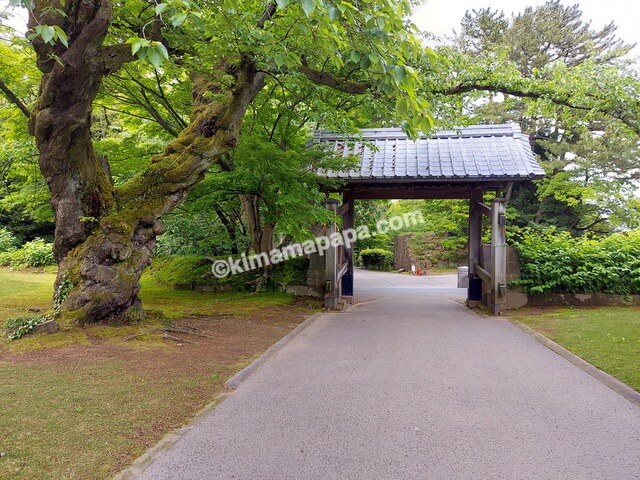 石川県金沢市、金沢城公園の旧第六旅団司令部への門