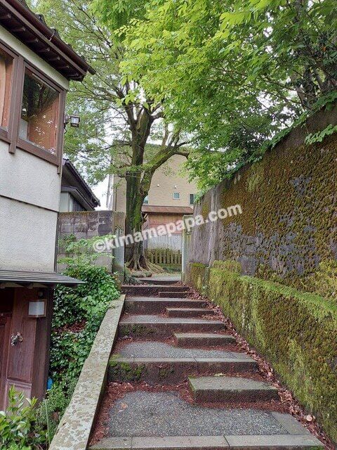 石川県金沢市の主計町茶屋街、久保市乙剣宮への階段