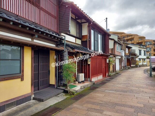 石川県金沢市の主計町茶屋街、懐石料理店貴船の外観