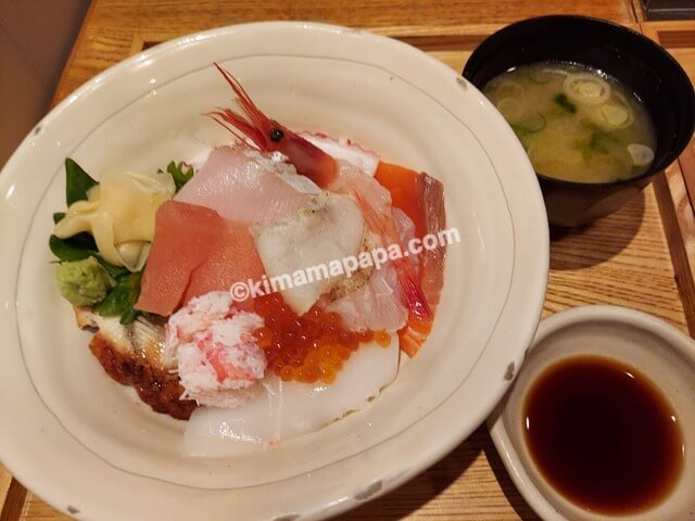 石川県金沢市、市の蔵の大漁海鮮丼