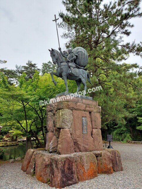 石川県金沢市、尾山神社の利家公像