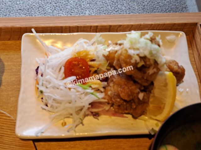 石川県金沢市の芝寿しのさと、おむすびご膳の油淋鶏