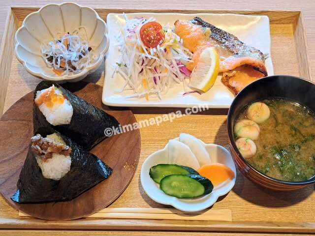 石川県金沢市の芝寿しのさと、おむすびご膳のサーモン西京焼